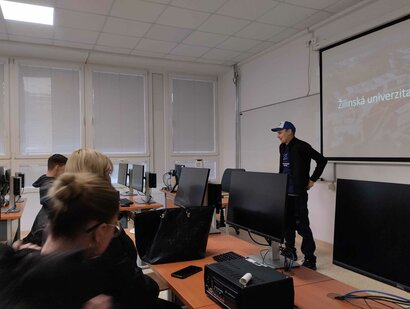 ŽILINSKÁ UNIVERZITA – PREDNÁŠKY A PRAKTICKÉ CVIČENIA