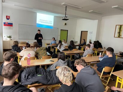 Prednášky o ľudských právach, holokauste, extrémizme a kyberšikane