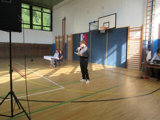 Moderátor Tomáš z II. E