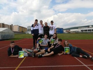 zľava dolný rad: Erik Wagner, Kristián Tamáši, Karin Stanková, Michal Franek, Kristína Mančíková, horný rad: Patrik Habáň, Patrik Harant, Andrej Harant