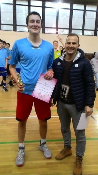 Kapitán T. Trnčík prebral diplom a pohár