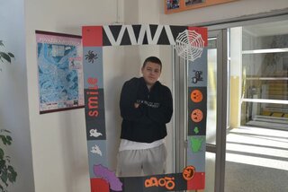 Naši študenti si obľúbili fotokútik, výnimkou nebol ani Maxo