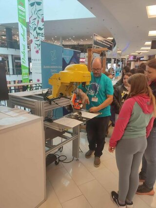 5c9e5ce8-a051-41b2-b5d4-6e51e2a3973c