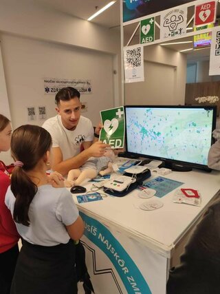 8f823dee-e712-4c12-8a1a-5ed794dfe591