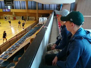 Pozreli sme si aj volejbal dievčat, pekné dievčatá a teplo