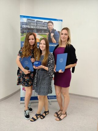 01 Naše úspešné študentky Veronika, Natália, Nina