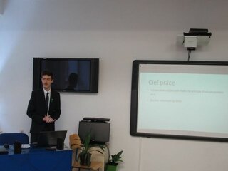 Študenti odboru informačné a sieťové technológie