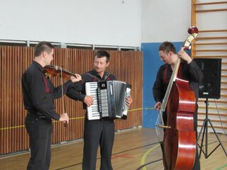 Folklórny súbor Dúbravček