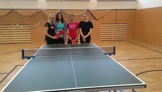 Družstvo dievčat: Lazarová, Fileková, Garabíková, Kvasnicová