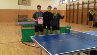 Družstvo chlapcov zľava: P. Dinga, T. Kožienka, D. Ďurana