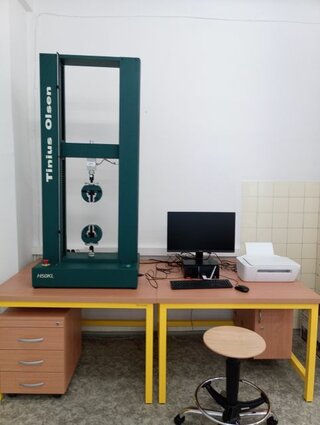 Univerzálny skúšobný trhací stroj