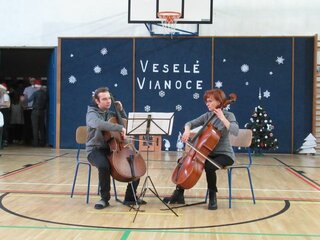 Boris z II.A so svojou pani učiteľkou