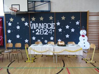 Vyzdobená veľká telocvičňa