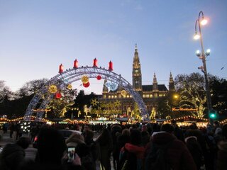 Vianočné trhy pred radnicou