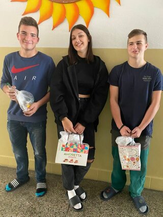 Odmenení žiaci, ktorí sa najviac podieľali na organizovaní a prispeli materiálne, ale aj pracovne. 1.E Simona Budayová 1.As Peter Malovec, 1.As Patrik Moravík, 1.E Nela Zatloukalová - neprítomná