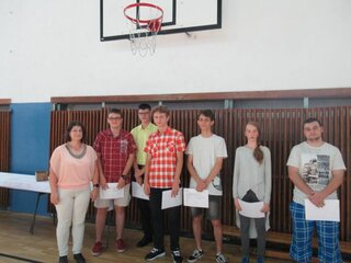 Žiaci z I. B s certifikátmi